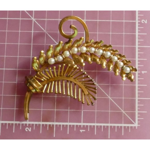 Signed IPS 1/20 12K GF & Pearl Brooch - Beautiful Botanical Design - Picture 3 of 8